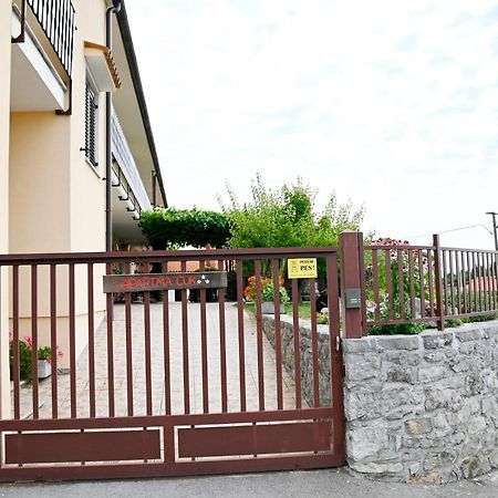 Apartma Cuk Dutovlje ภายนอก รูปภาพ