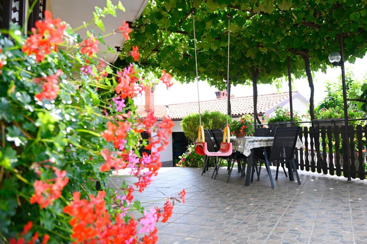 Apartma Cuk Dutovlje ภายนอก รูปภาพ