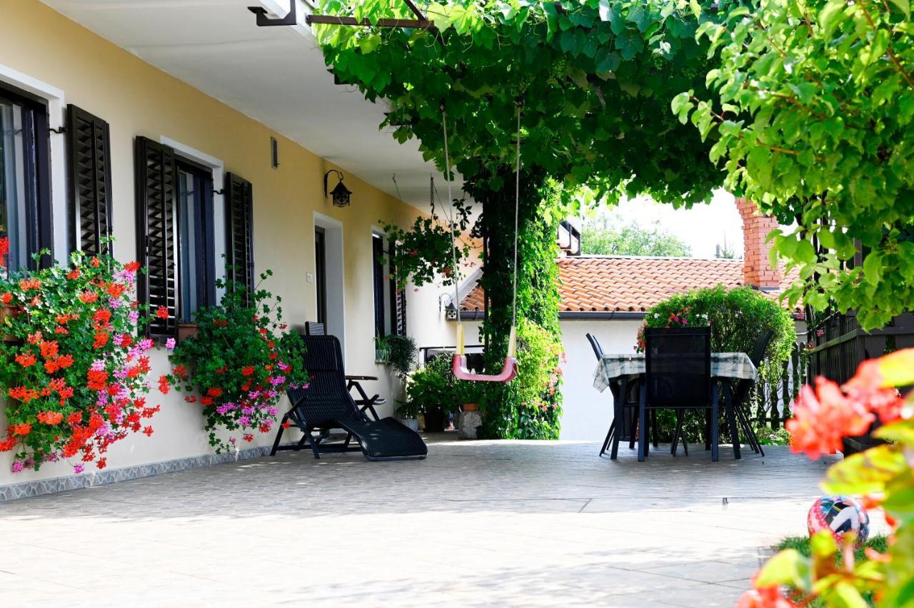 Apartma Cuk Dutovlje ภายนอก รูปภาพ
