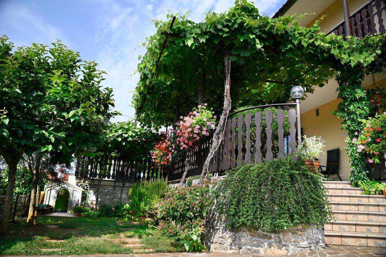 Apartma Cuk Dutovlje ภายนอก รูปภาพ